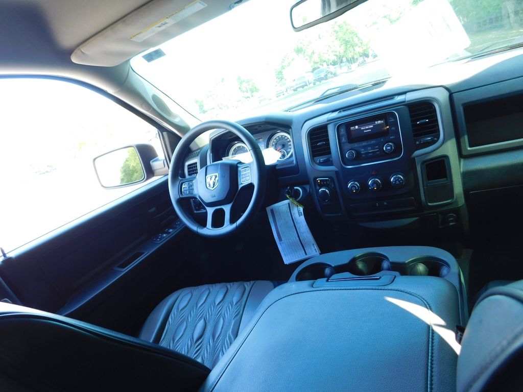 Thumbnail: 2019 RAM 1500 Classic - 6