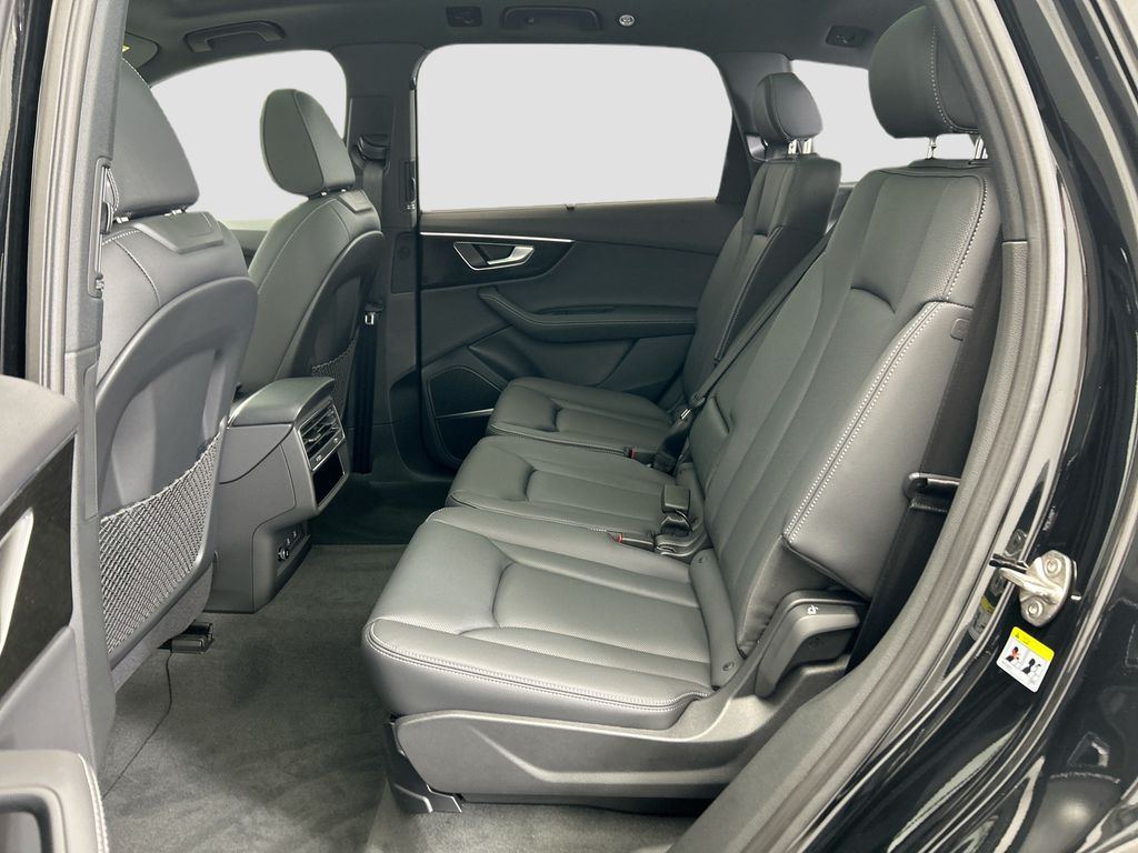 Thumbnail: 2026 Audi Q7 - 21