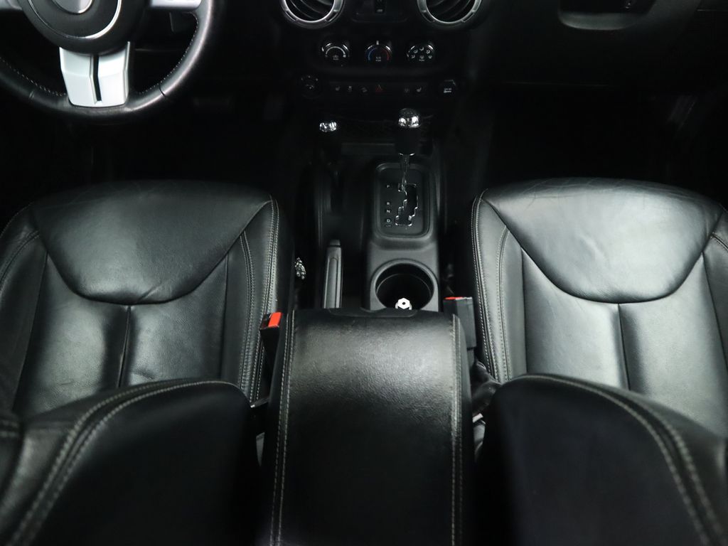 Thumbnail: 2015 Jeep Wrangler - 17