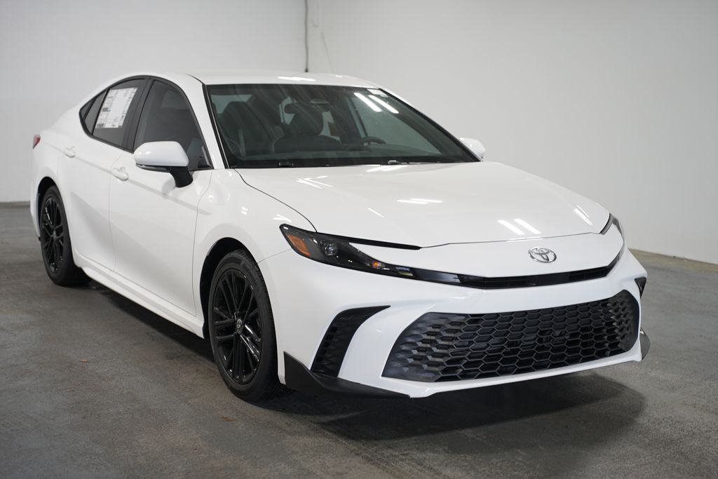 2025 Toyota Camry SE 3