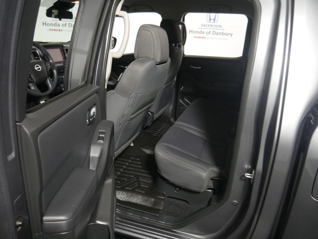 2022 Nissan Frontier SV 15