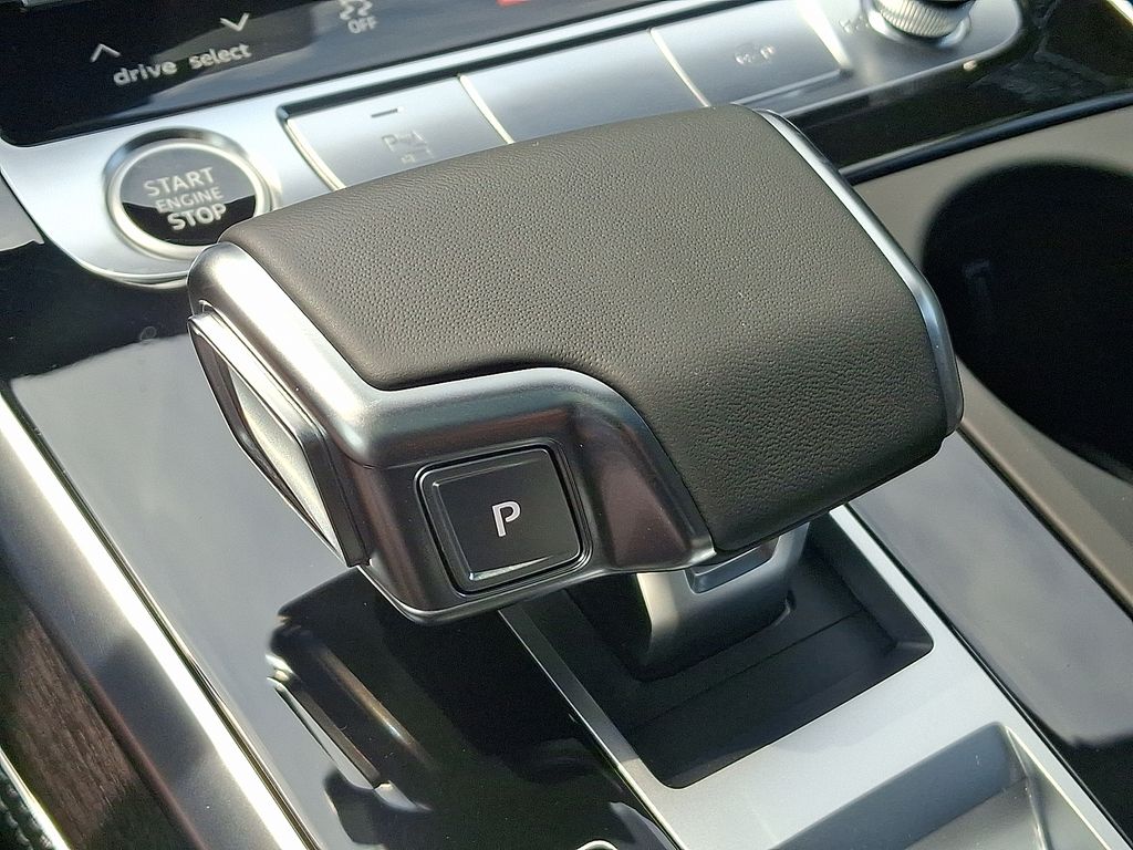 Thumbnail: 2026 Audi Q8 - 7