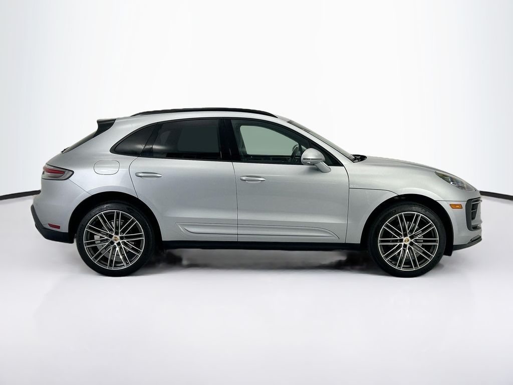 Thumbnail: 2025 Porsche Macan - 8