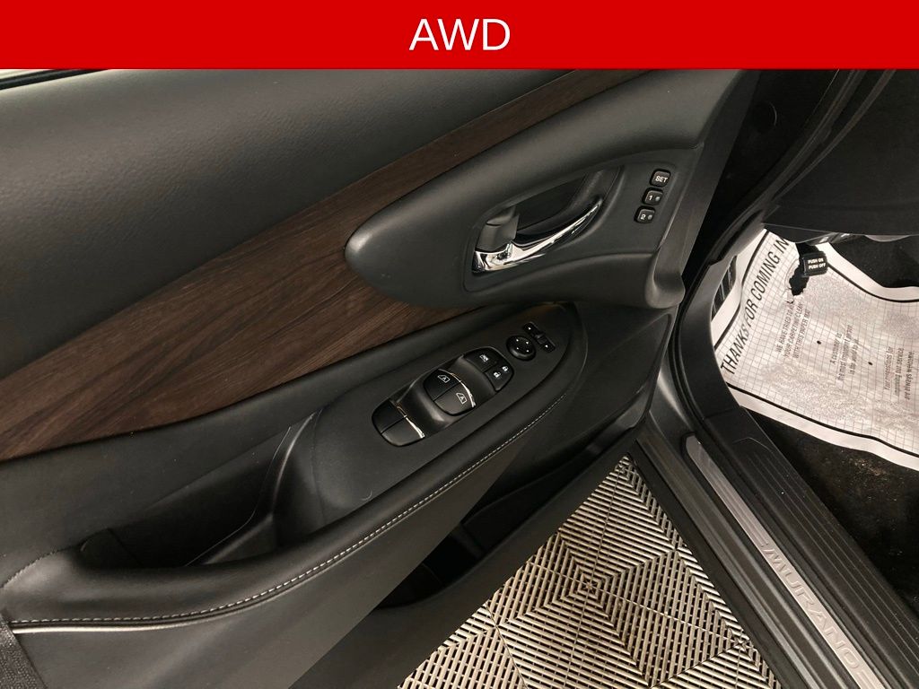 Used 2019 Gray Nissan Platinum image 13