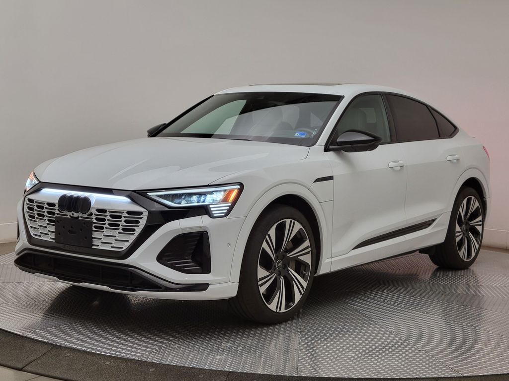Thumbnail: 2024 Audi Q8 e-tron - 2