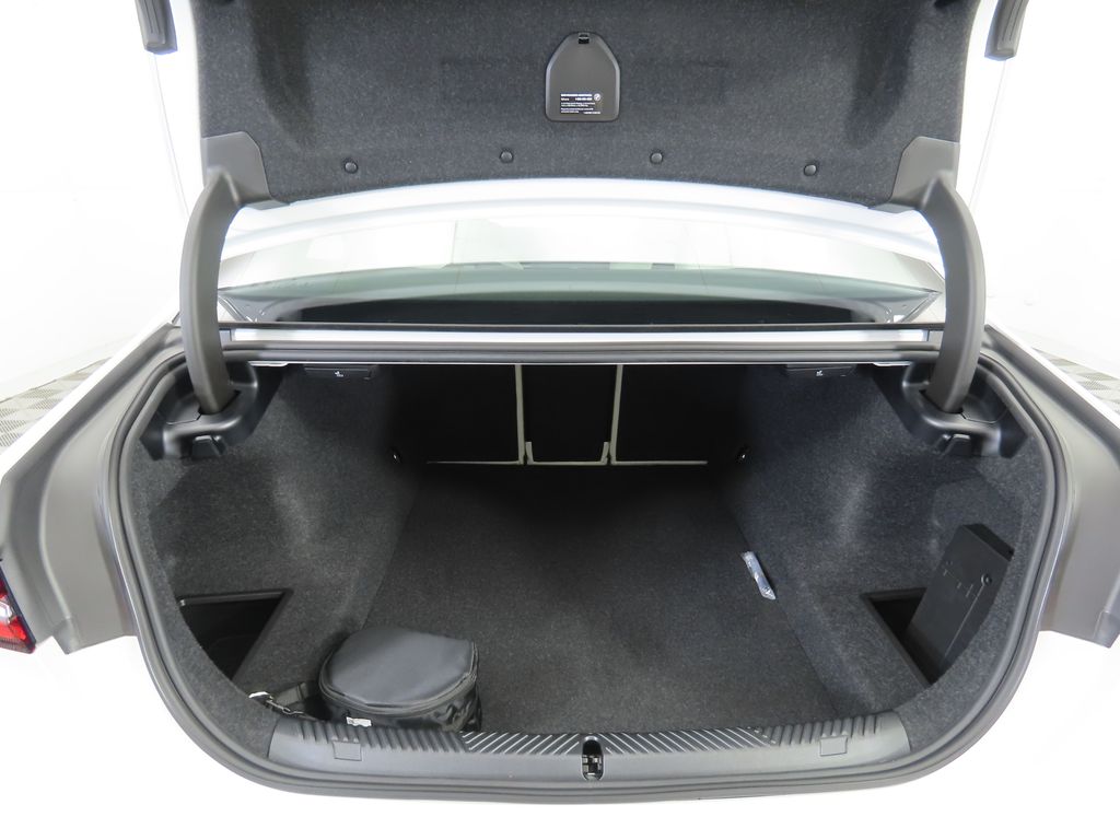 Thumbnail: 2026 BMW 5 Series - 29