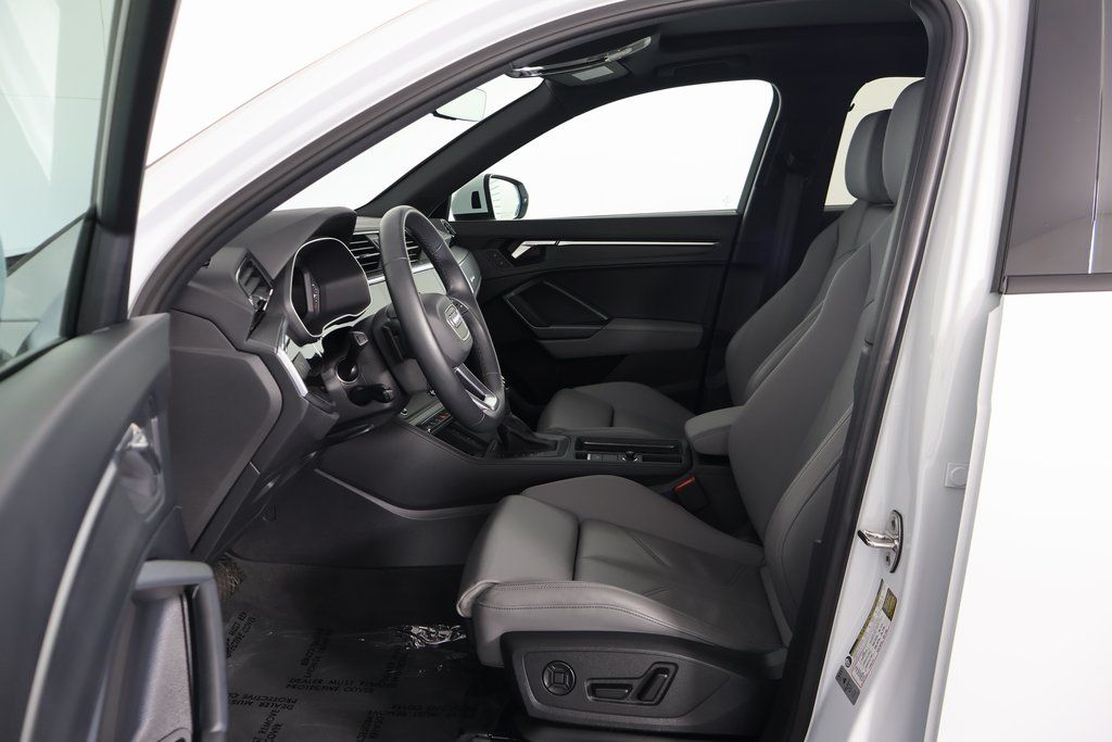 Thumbnail: 2025 Audi Q3 - 10