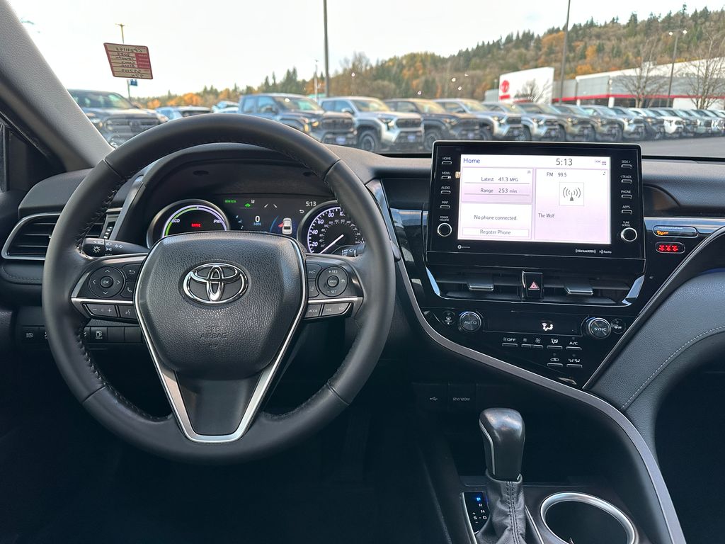 2022 Toyota Camry Hybrid XLE
