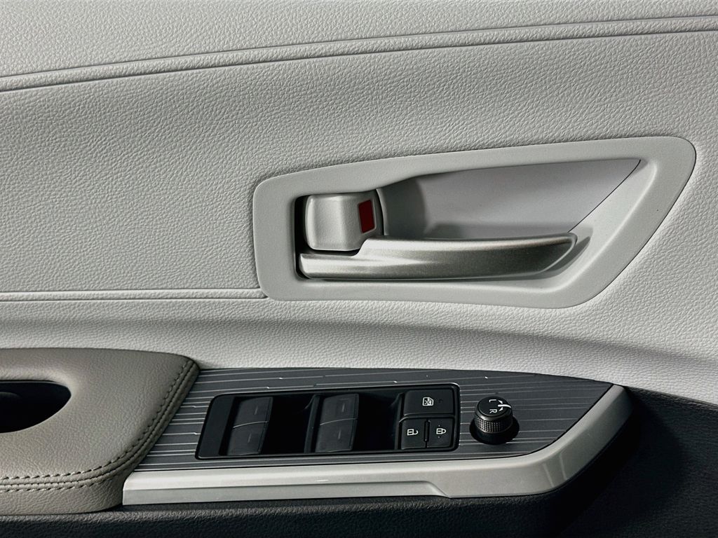 Thumbnail: 2026 Toyota Sienna - 18