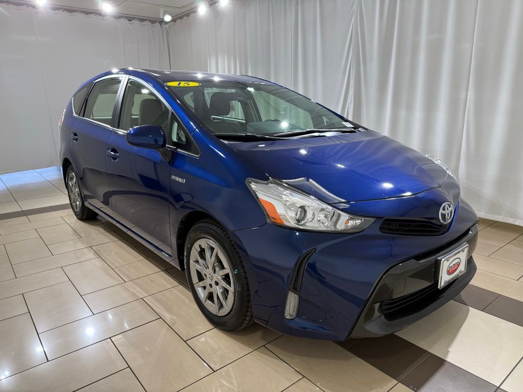 Thumbnail: 2015 Toyota Prius v - 7