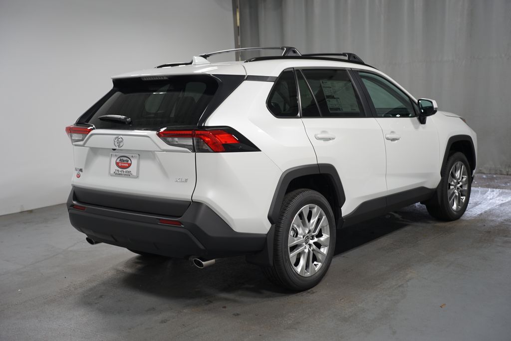 2025 Toyota RAV4 XLE Premium 8