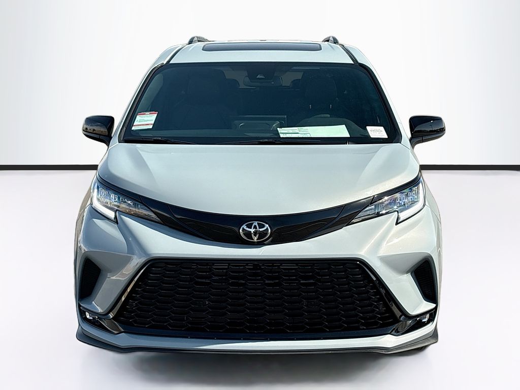 Thumbnail: 2026 Toyota Sienna - 2