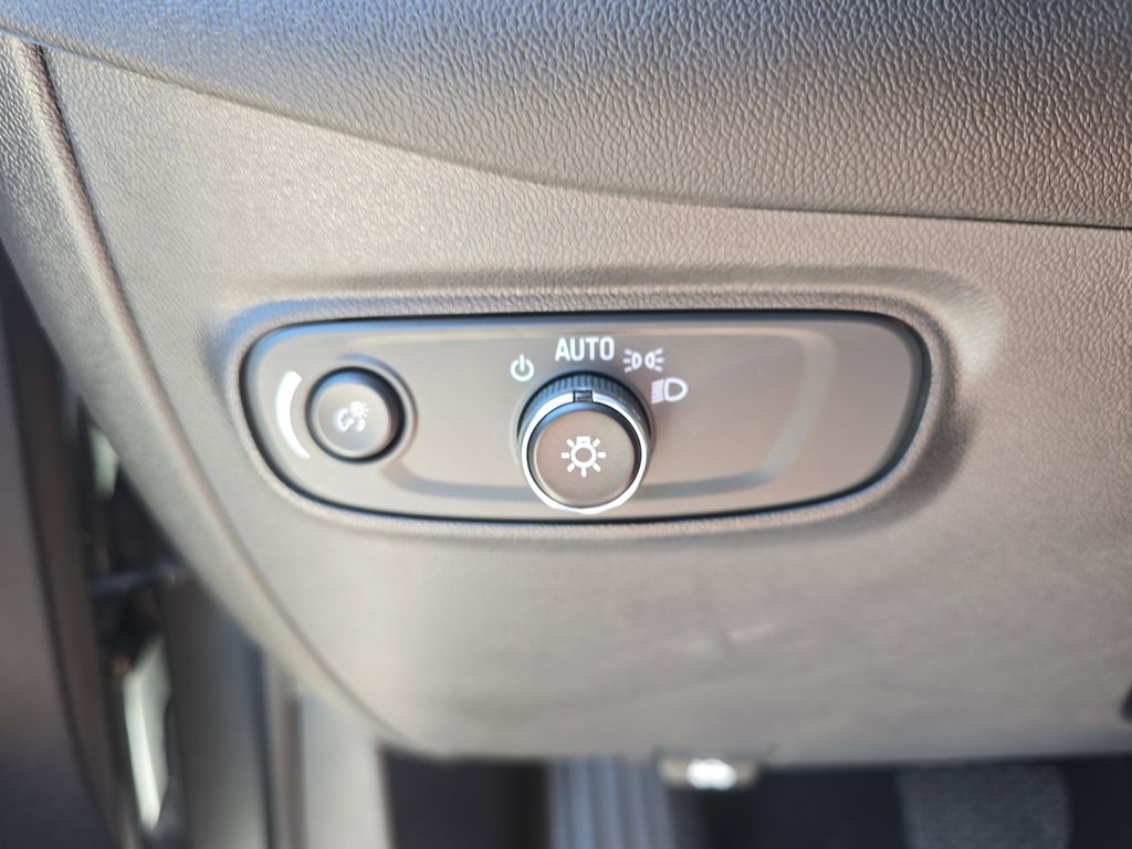 2023 Chevrolet Equinox LS photo 23
