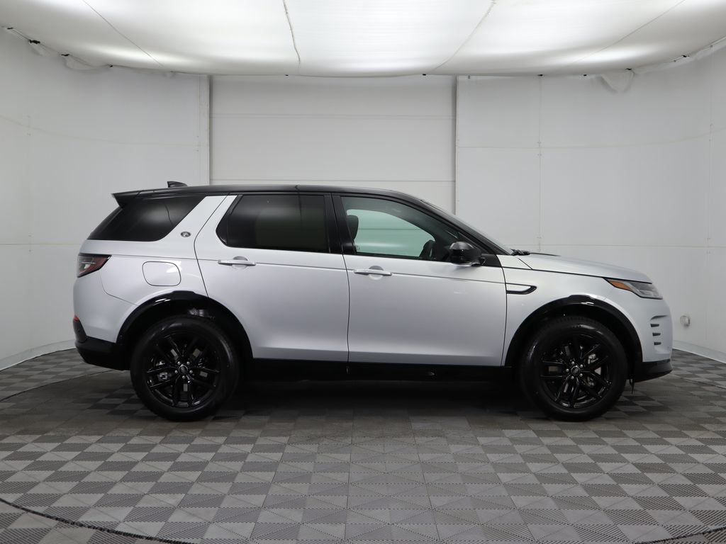 Thumbnail: 2024 Land Rover Discovery Sport - 4