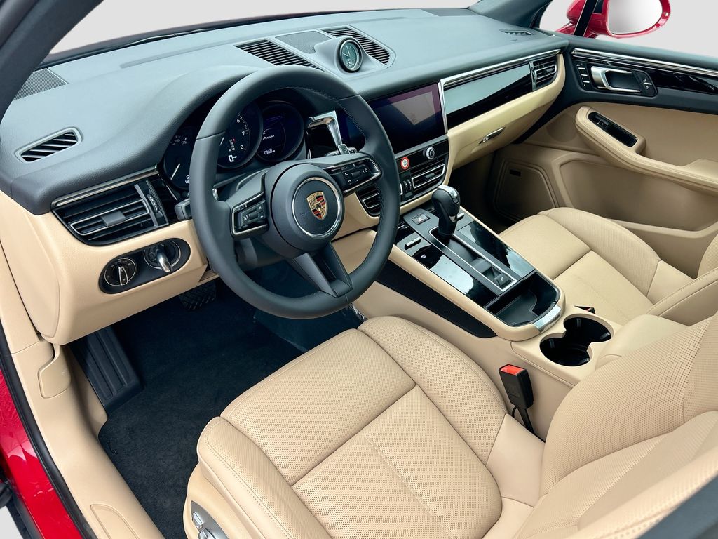 Thumbnail: 2026 Porsche Macan - 4