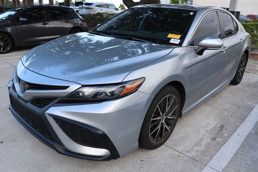 2023 Toyota Camry SE 2