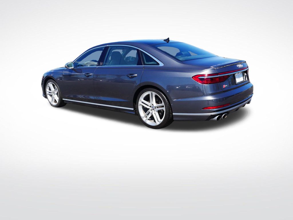 Thumbnail: 2020 Audi S8 - 3