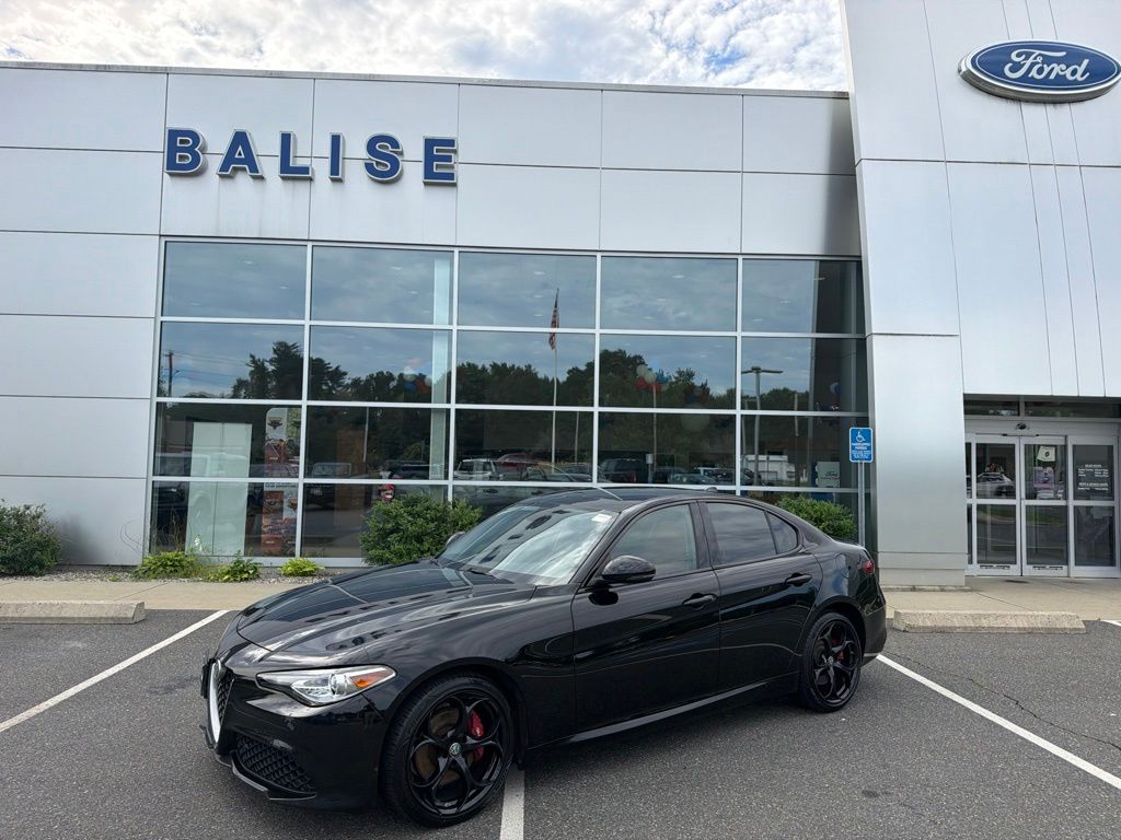Alfa Black 2019 Alfa Romeo Giulia Sedan All-Wheel Drive 8-Speed Automatic