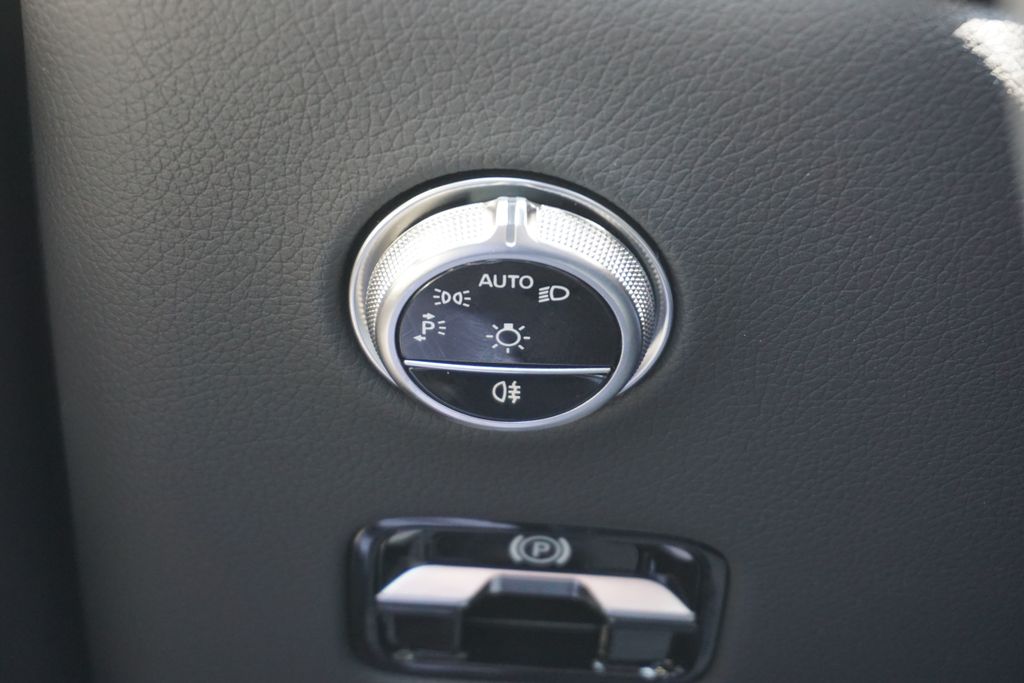 2025 Mercedes-Benz GLC 300 32