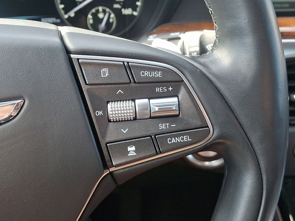 Thumbnail: 2017 Genesis G90 - 26
