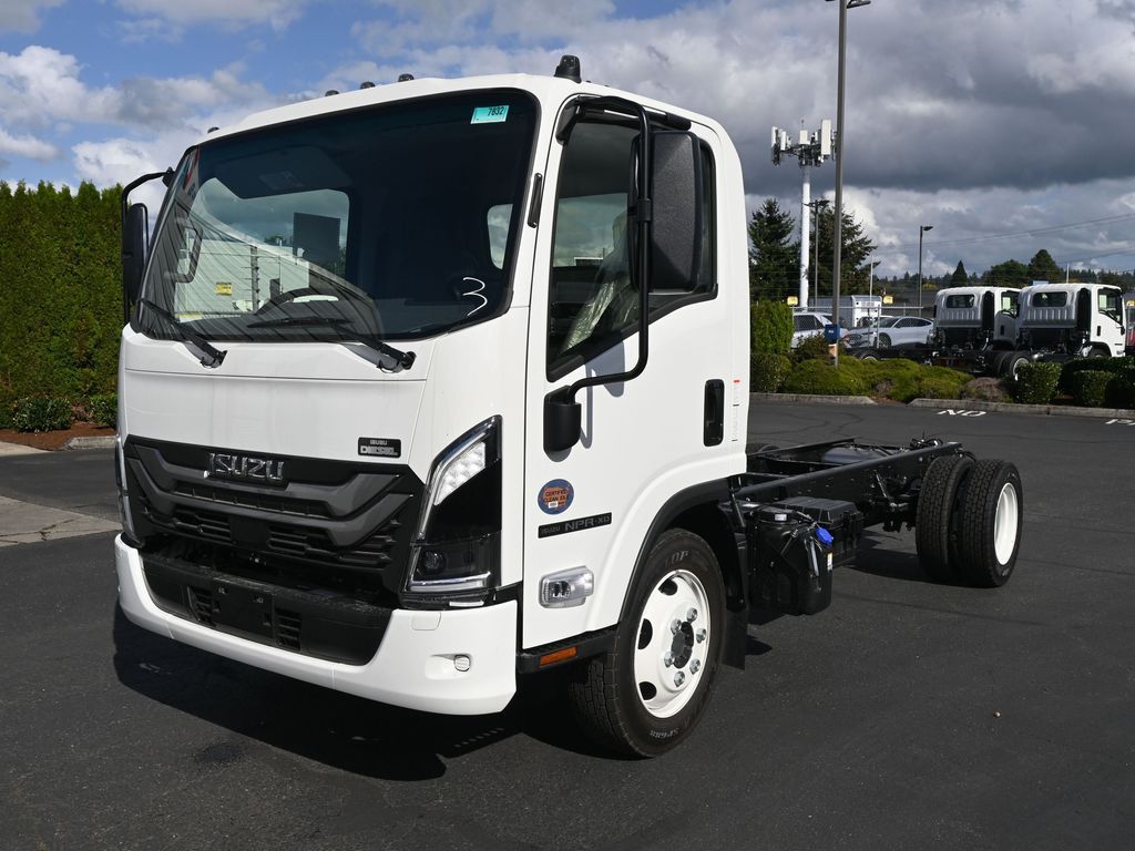 2025 Isuzu NPR XD 