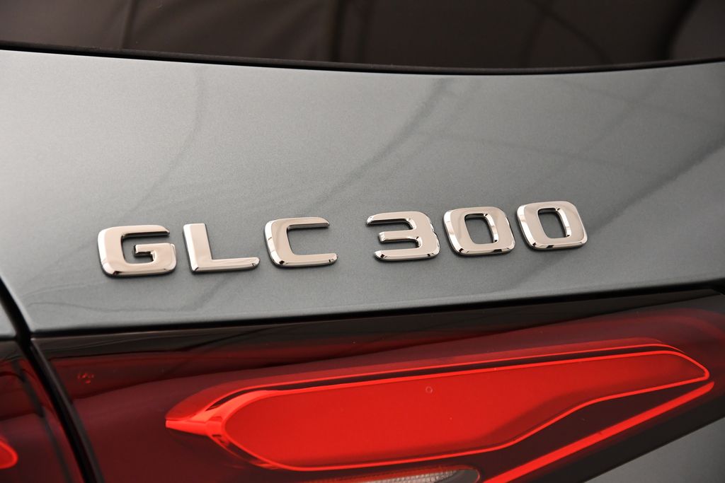 2025 Mercedes-Benz GLC 300 9