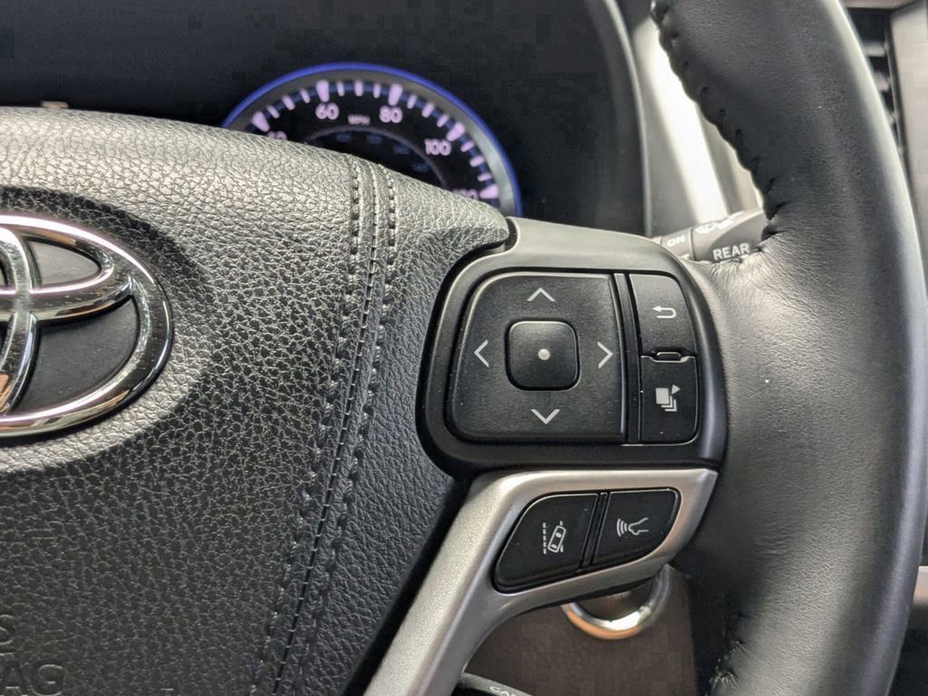 2017 Toyota Highlander SE
