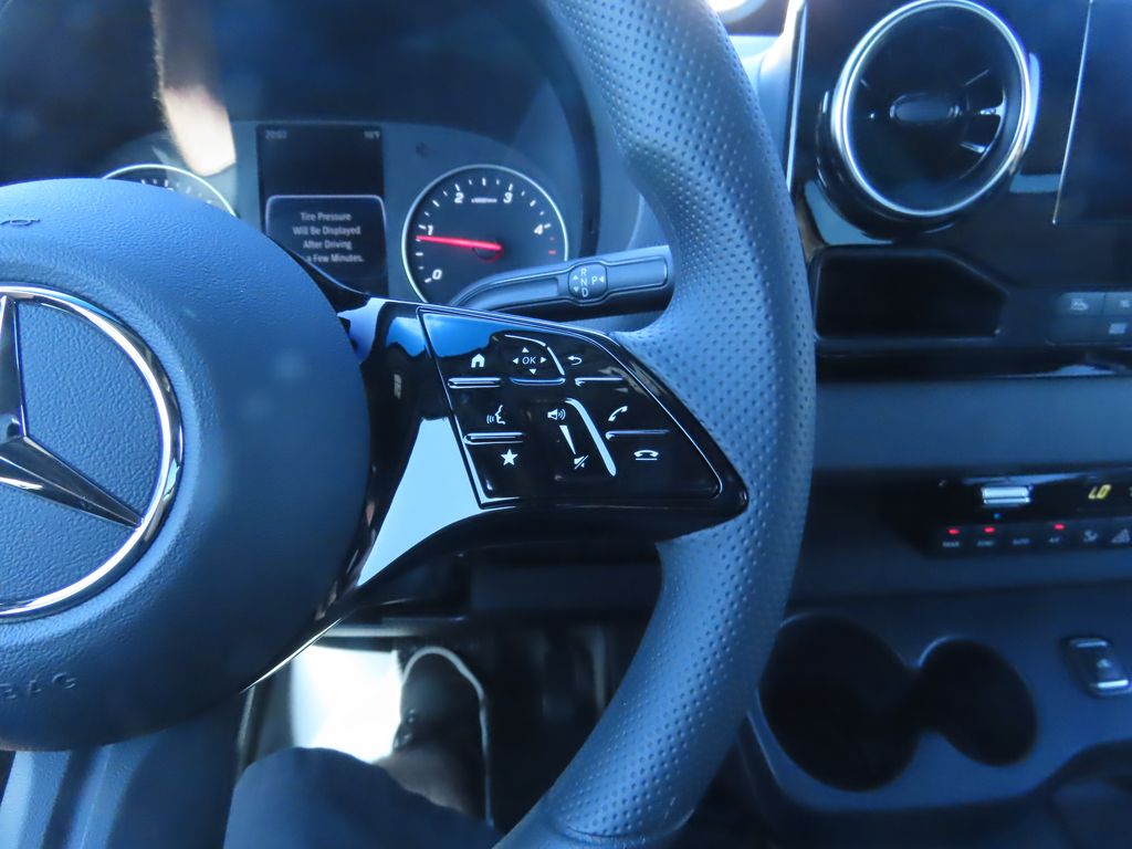 Thumbnail: 2025 Mercedes-Benz Sprinter - 13