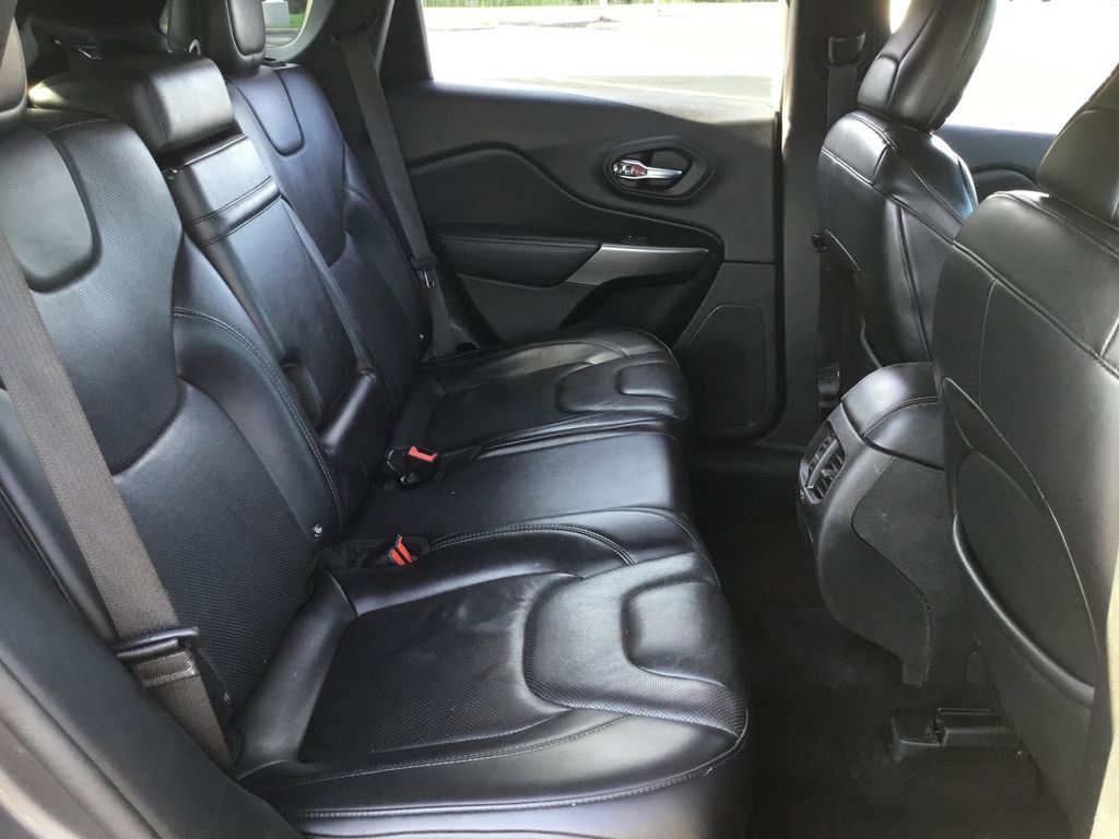 Thumbnail: 2019 Jeep Cherokee - 15
