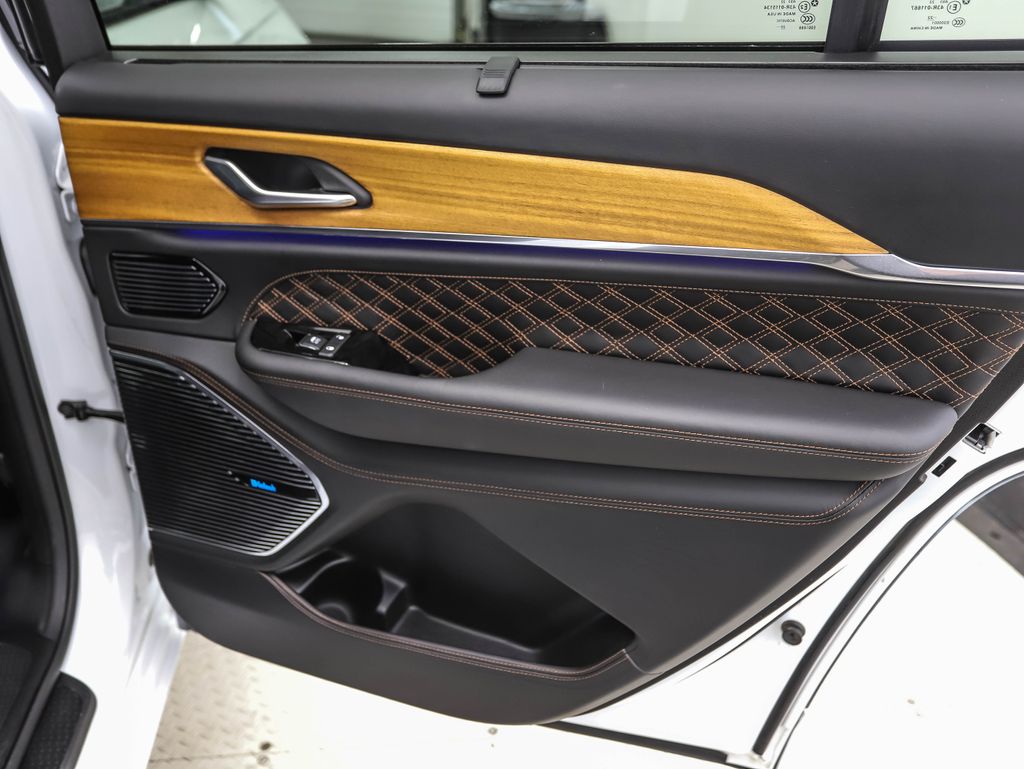 Thumbnail: 2023 Jeep Grand Cherokee L - 26