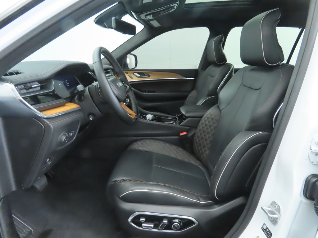 Thumbnail: 2023 Jeep Grand Cherokee L - 20