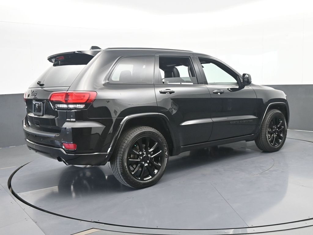 Used 2021 Diamond Black Crystal Pearlcoat Jeep Laredo X image 6