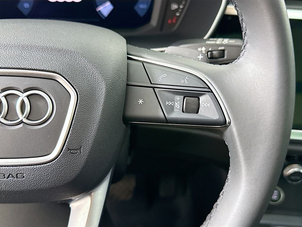 Thumbnail: 2025 Audi Q3 - 12