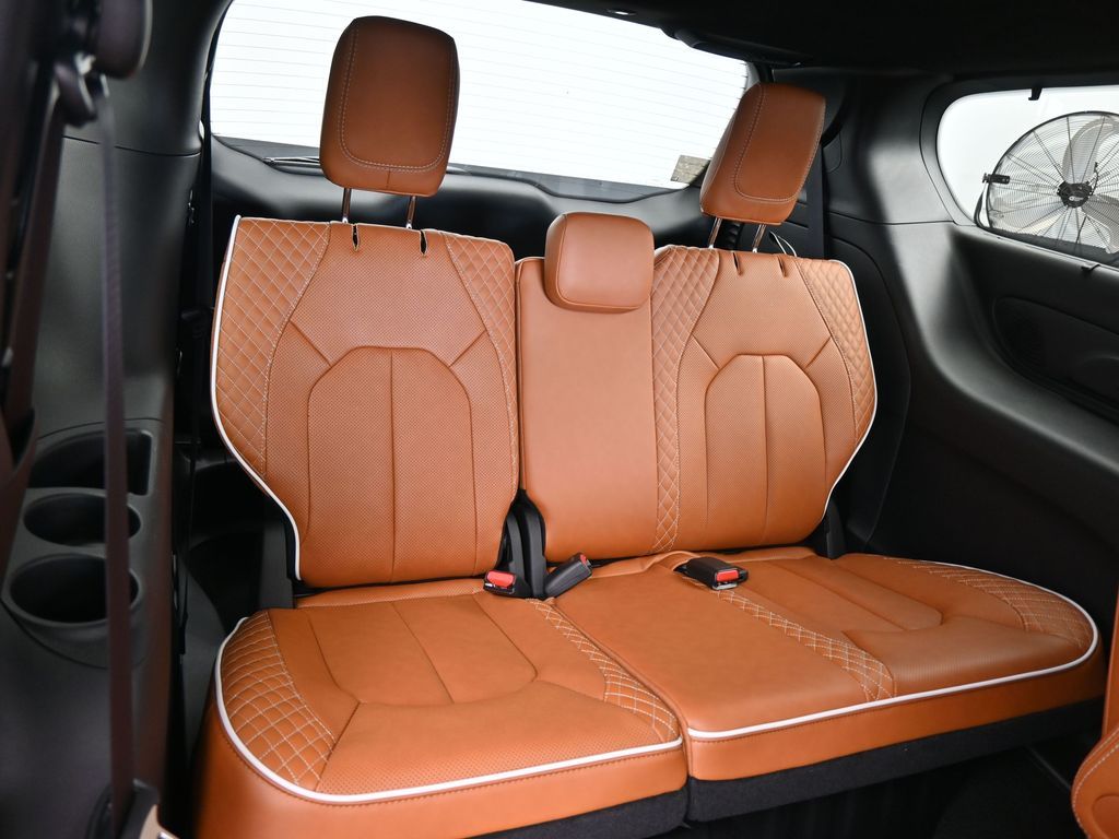 New 2026 Diamond Black Crystal Pearlcoat Chrysler Pinnacle image 47