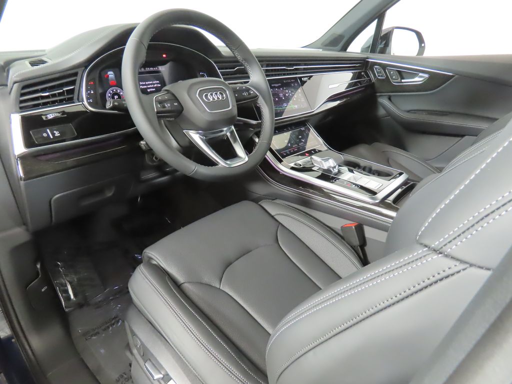 Thumbnail: 2025 Audi Q7 - 26