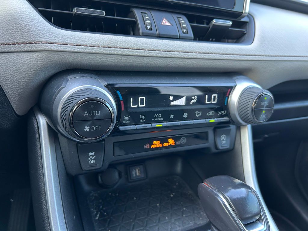 2023 Toyota RAV4 XLE Premium 26