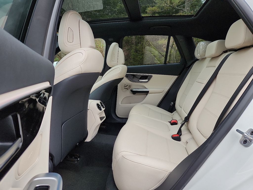 Thumbnail: 2026 Mercedes-Benz GLC - 6