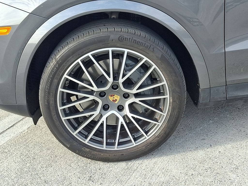Thumbnail: 2023 Porsche Cayenne - 10