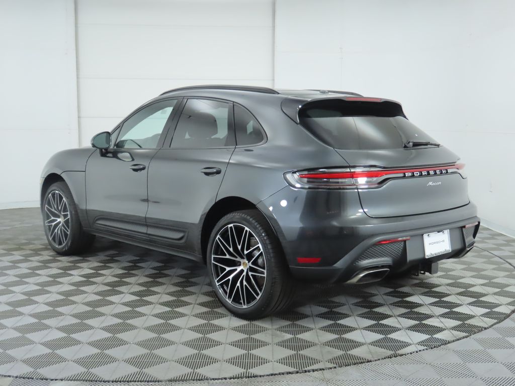 Thumbnail: 2025 Porsche Macan - 3