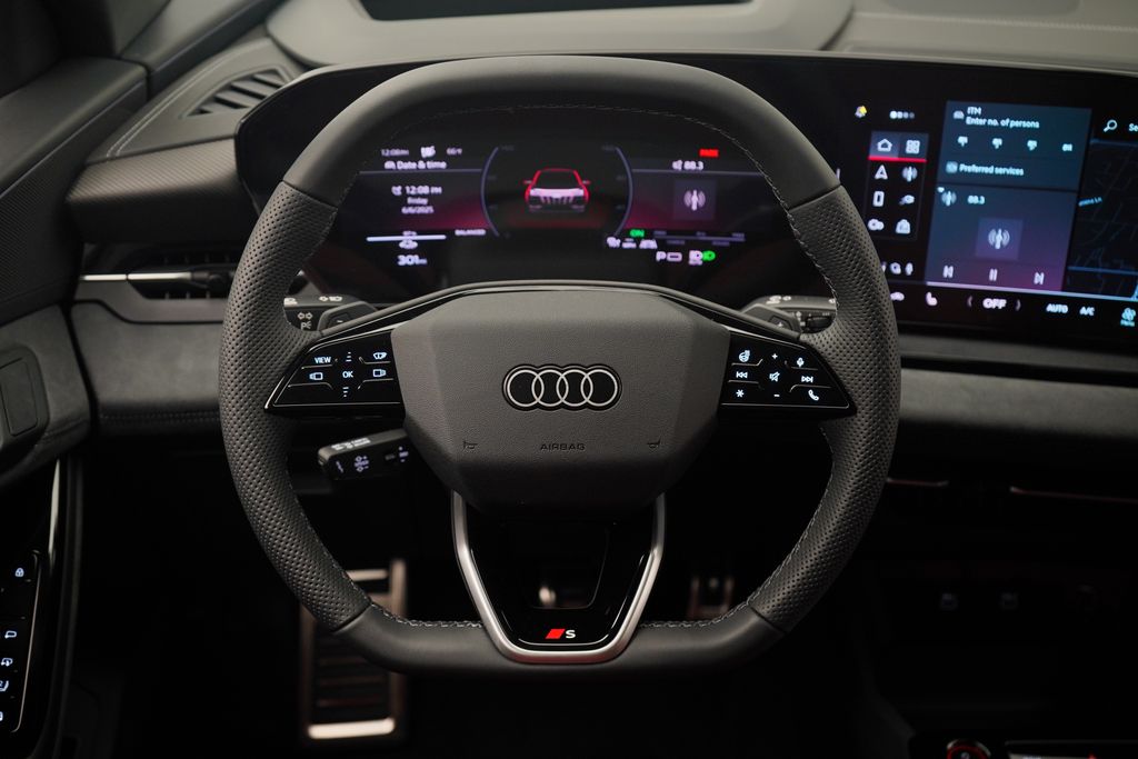 2025 Audi e-tron Premium 9