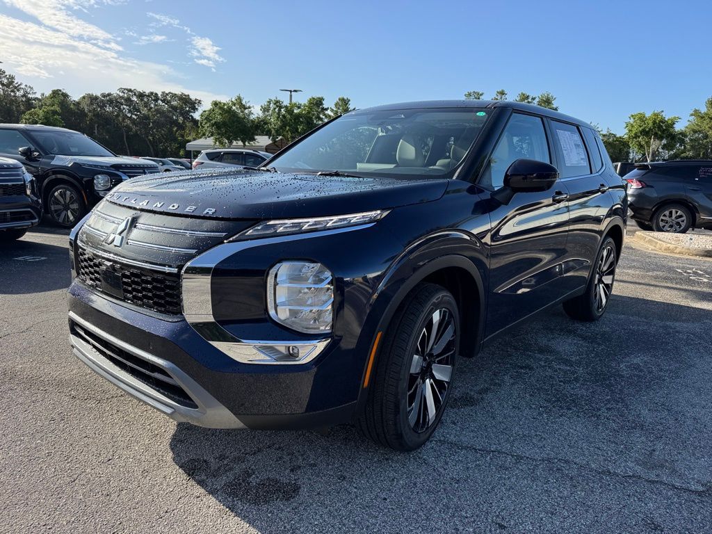 2025 Mitsubishi Outlander SE photo 3