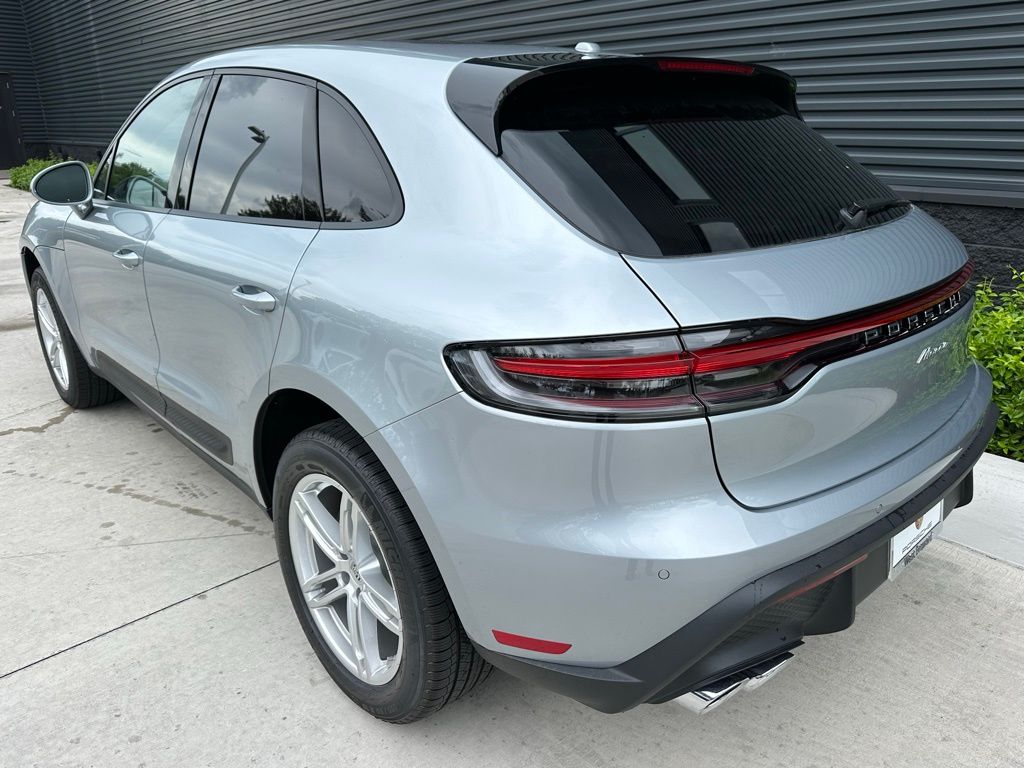 Thumbnail: 2025 Porsche Macan - 3
