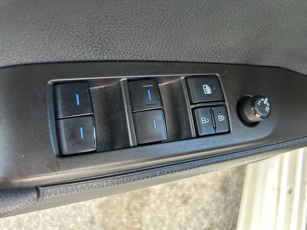 Thumbnail: 2023 Toyota Camry - 17