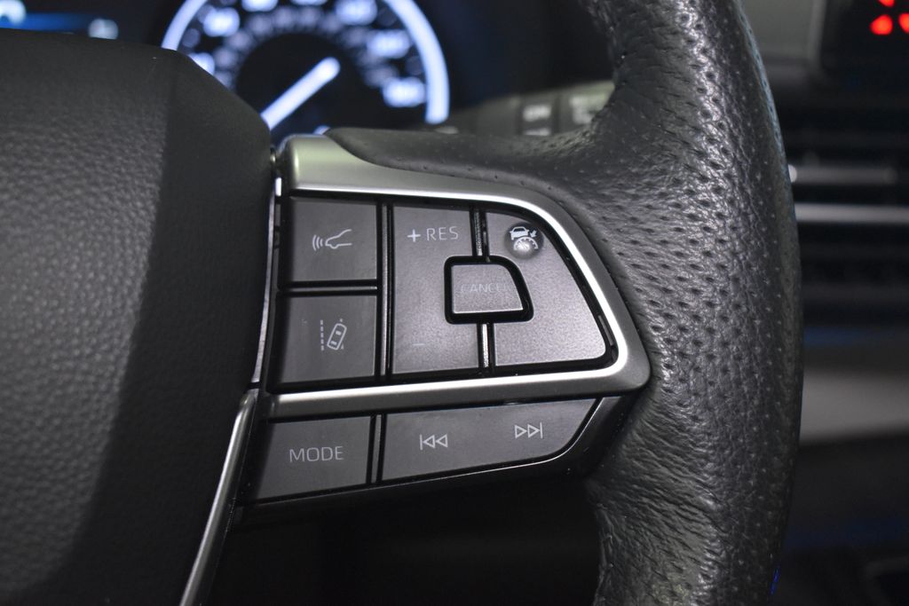 Thumbnail: 2022 Toyota Sienna - 21