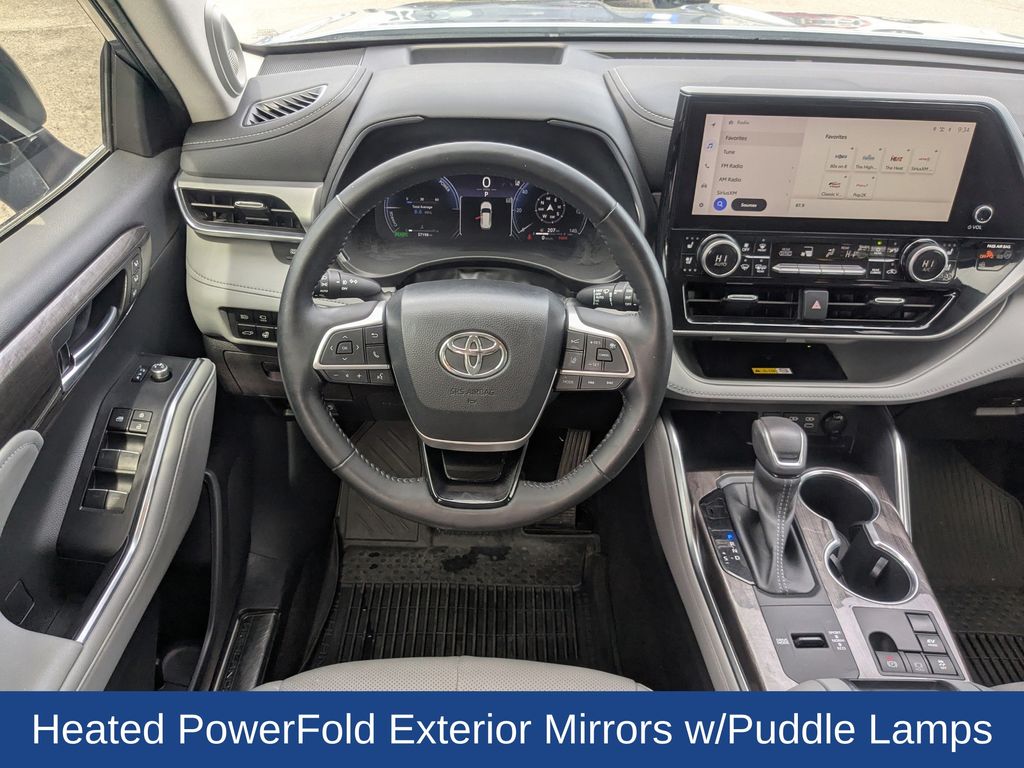 2023 Toyota Highlander Hybrid Platinum