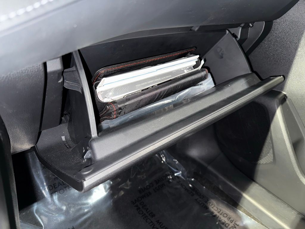 Thumbnail: 2023 Toyota Highlander - 32