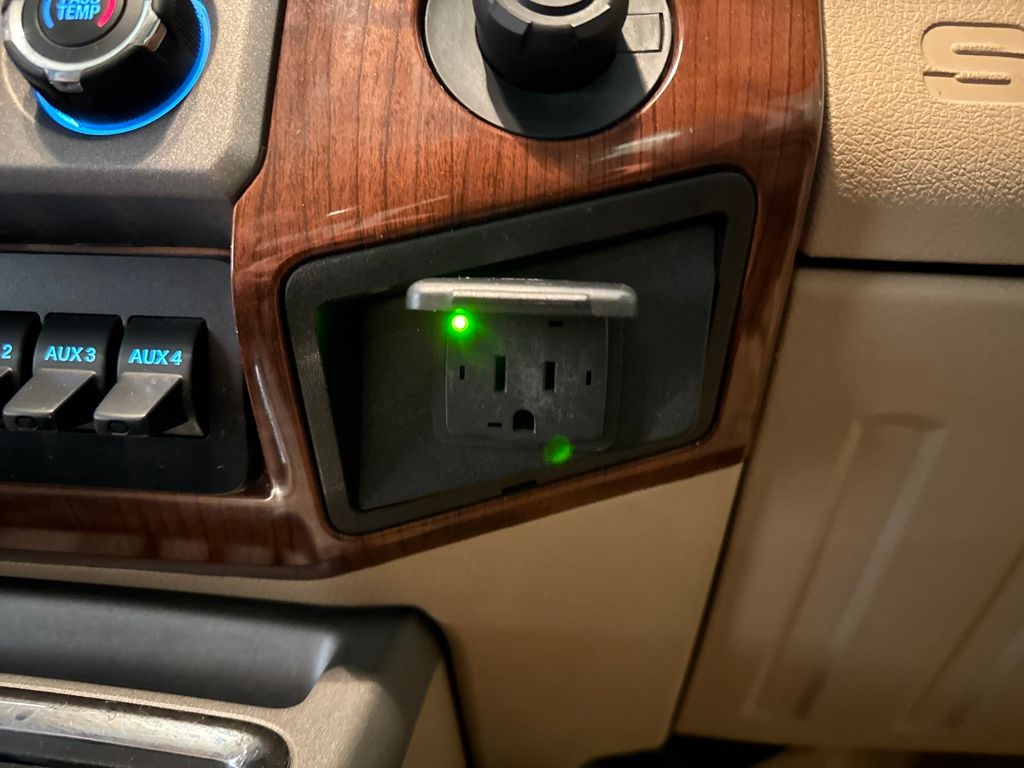 Used 2015  Ford Lariat image 30