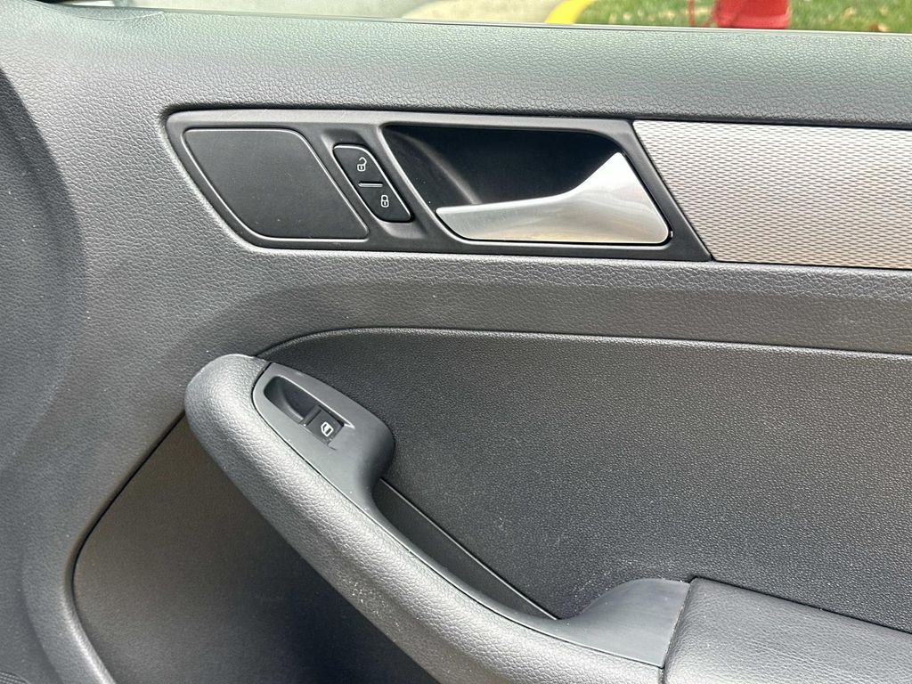 Thumbnail: 2018 Volkswagen Jetta - 20