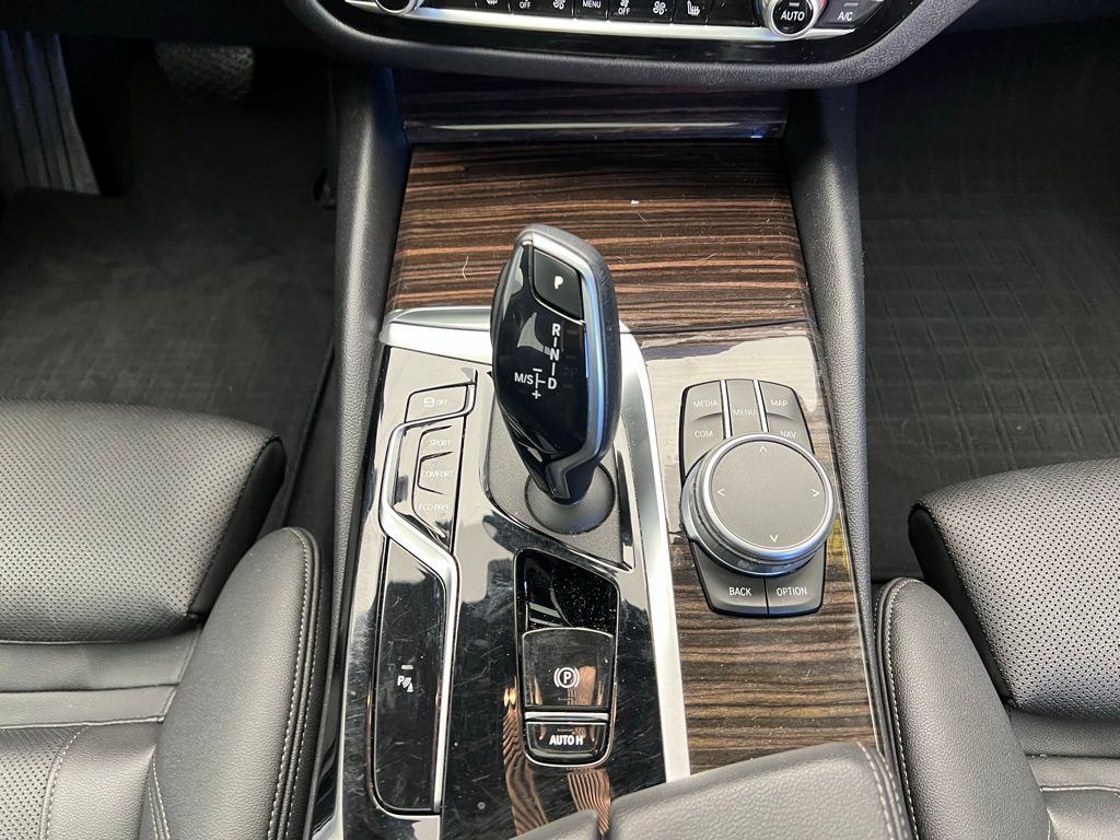 Thumbnail: 2021 BMW 5 Series - 11