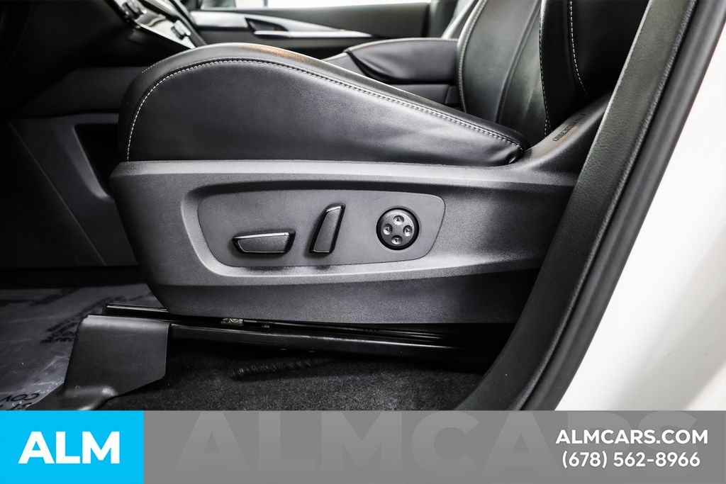 Used 2024 White INFINITI LUXE image 24